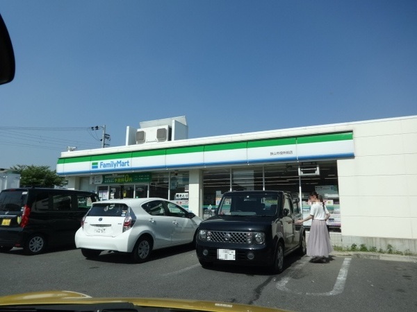 ヴィラ　ナカヤマ(ファミリーマート狭山市役所前店)