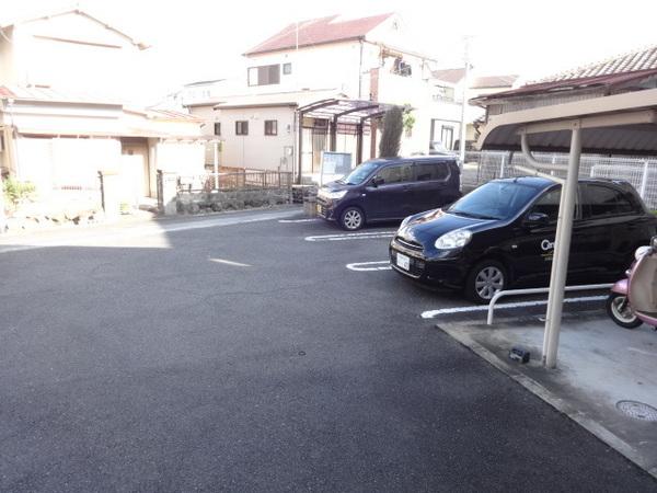 フィオーレ松ヶ丘(駐車場)