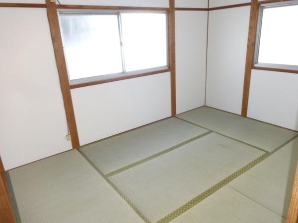 西板持町２丁目貸家