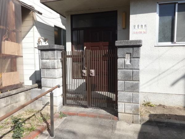 西板持町２丁目貸家