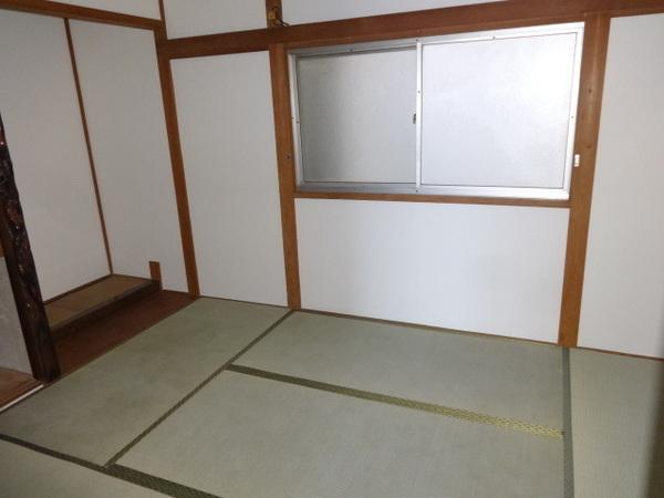西板持町２丁目貸家