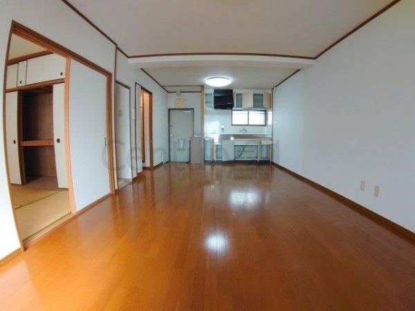 弥栄マンション(リビング)