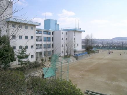 新田2丁目テラスハウス（5戸1）(川西市立　多田中学校)