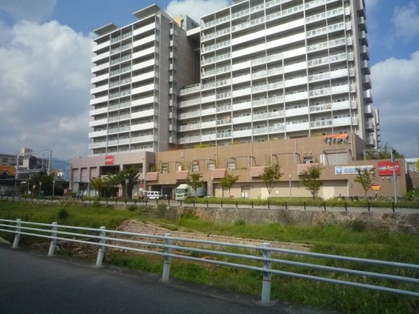 宝塚市高司１丁目のマンション(ローソン　宝塚高司一丁目店)