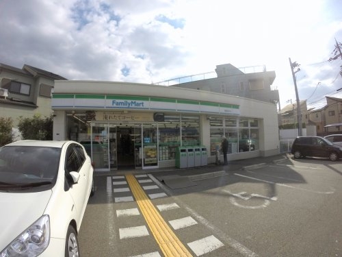 箕面市半町２丁目のアパート(ファミリーマート箕面半町店)