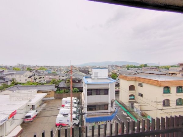 伊丹市荻野４丁目のマンション