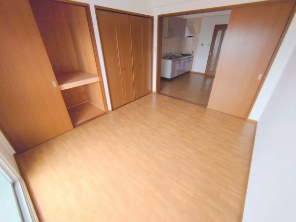 伊丹市荻野４丁目のマンション