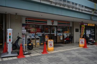 川西市花屋敷１丁目のマンション(セブン?イレブン川西能勢口駅前店)