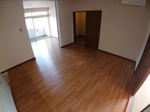 伊丹市中野東１丁目のアパート