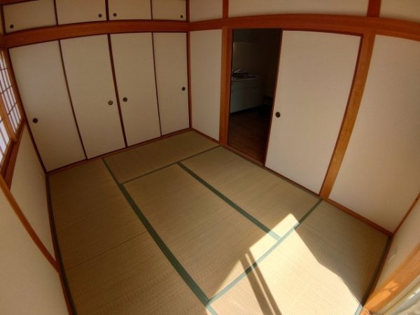伊丹市中野東１丁目のアパート