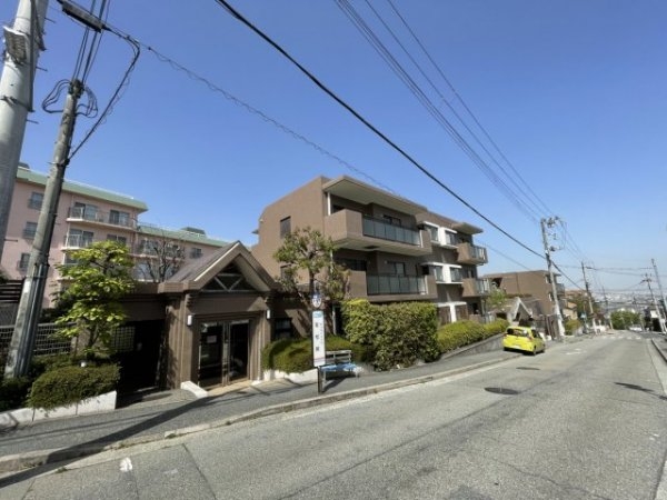 宝塚市宝松苑のマンション