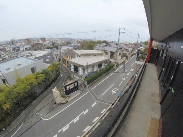 箕面市箕面８丁目のマンション