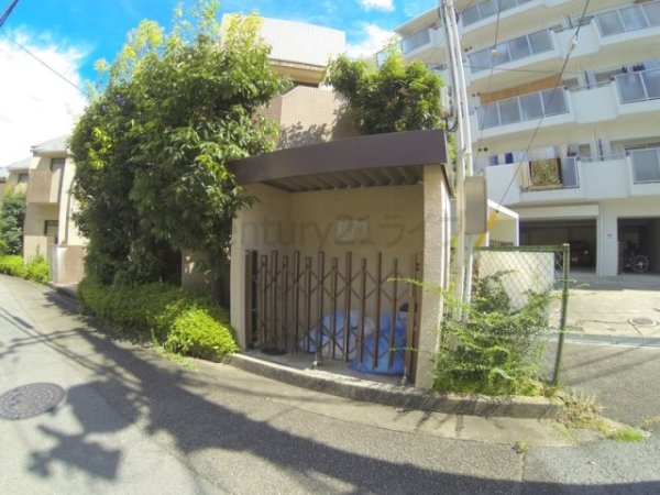 宝塚市鹿塩２丁目のマンション