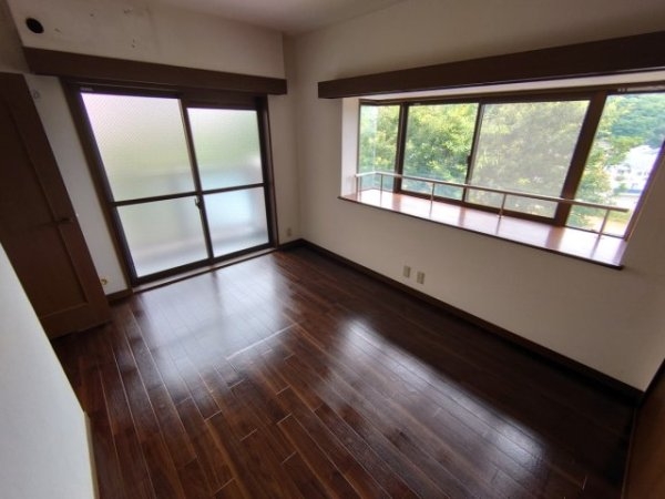 宝塚市宝松苑のマンション