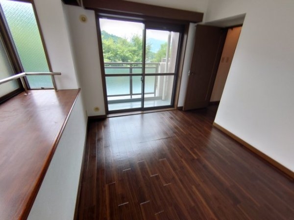 宝塚市宝松苑のマンション
