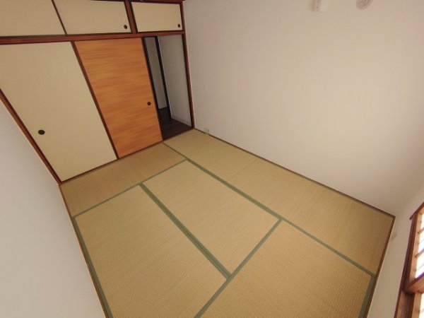 宝塚市宝梅２丁目のマンション