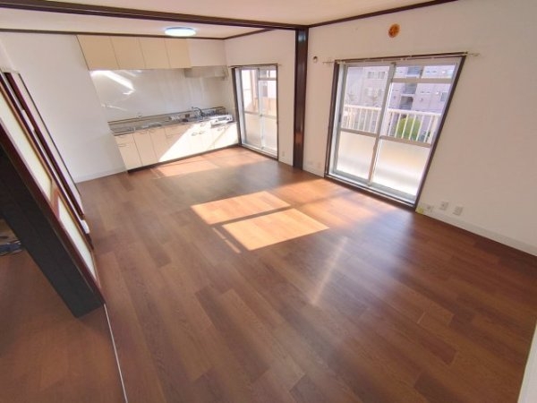 宝塚市宝梅２丁目のマンション