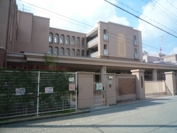 宝塚市鹿塩１丁目のアパート(宝塚市立　仁川小学校)