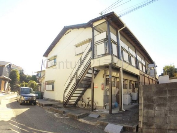 宝塚市逆瀬川２丁目のアパート