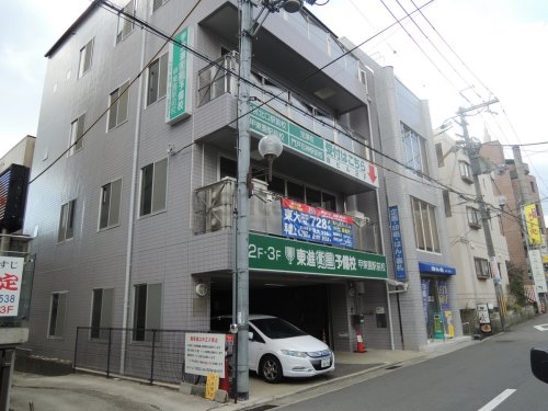 西宮市甲東園3丁目のマンション(東進衛星予備校甲東園駅前校)