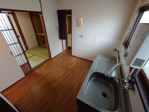 川西市南花屋敷１丁目のマンション