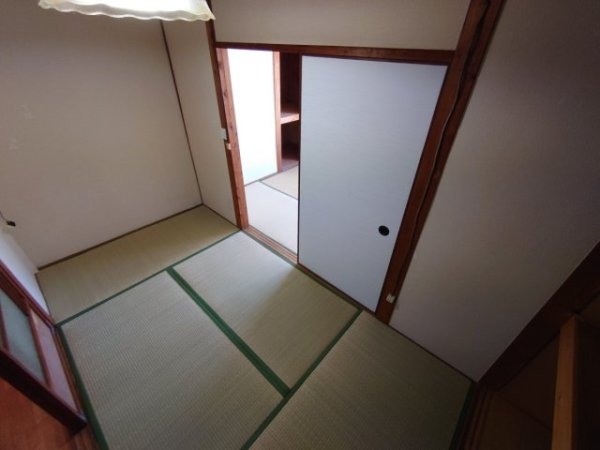 川西市南花屋敷１丁目のマンション