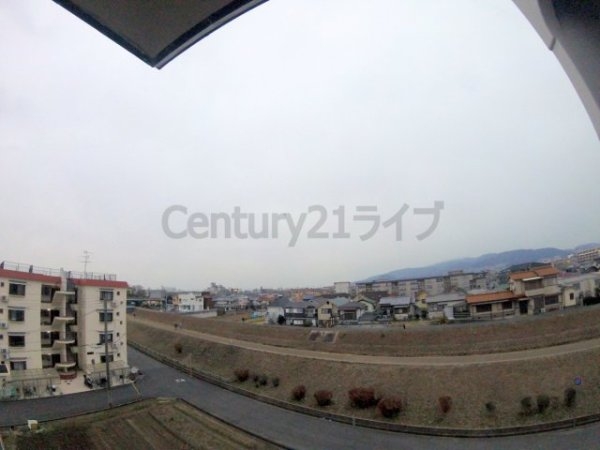 伊丹市荻野３丁目のマンション