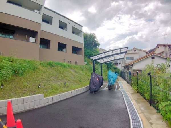 川西市花屋敷１丁目のマンション