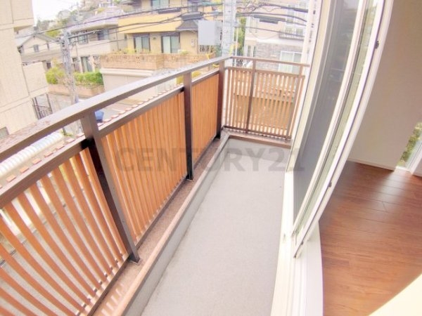 宝塚市雲雀丘２丁目のテラスハウス