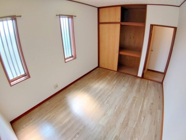 宝塚市山本中３丁目のテラスハウス