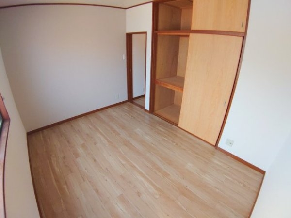 宝塚市山本中３丁目のテラスハウス