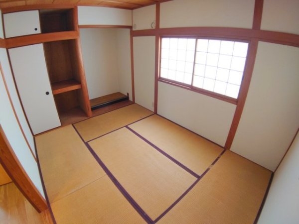 宝塚市山本中３丁目のテラスハウス