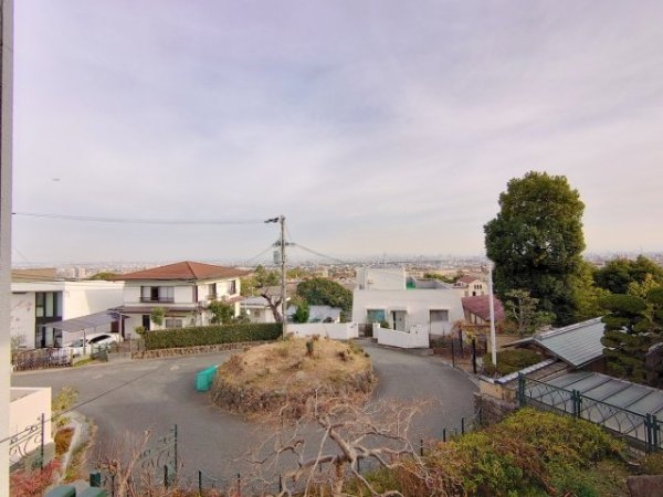 西宮市仁川百合野町の貸家