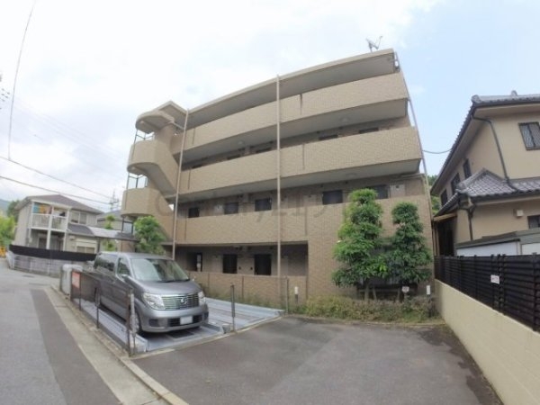 宝塚市川面１丁目のマンション