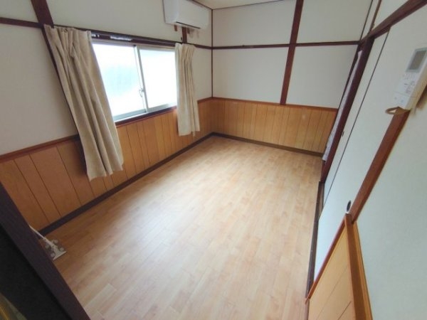 伊丹市鴻池６丁目のアパート