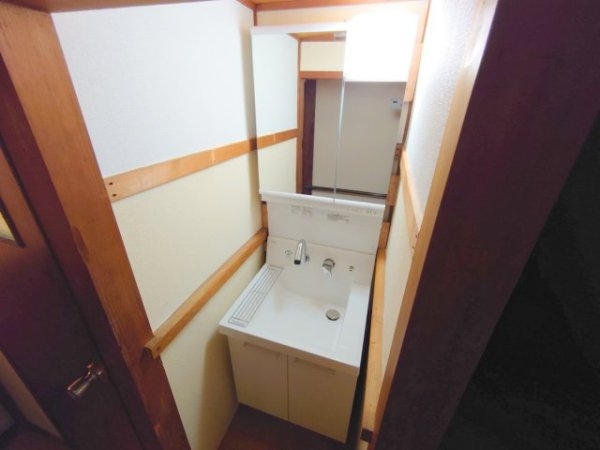 伊丹市鴻池６丁目のアパート
