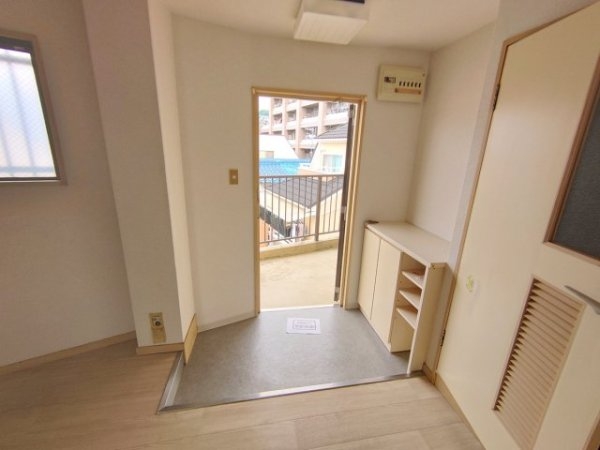 宝塚市南ひばりガ丘３丁目のマンション