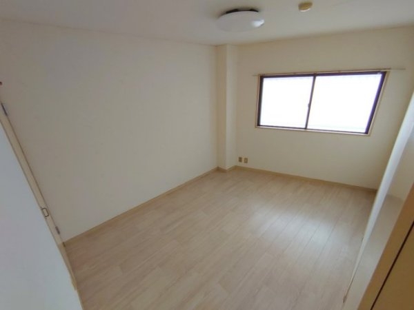 宝塚市南ひばりガ丘３丁目のマンション