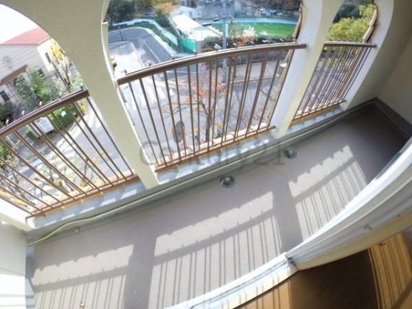 西宮市上甲東園２丁目のマンション