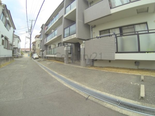 池田市鉢塚２丁目のマンション