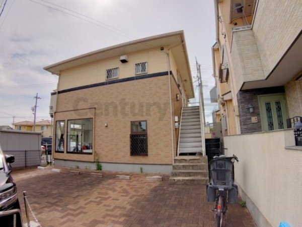 西宮市段上町８丁目のアパート