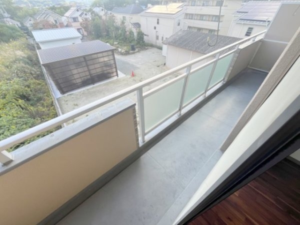 川西市笹部２丁目のマンション