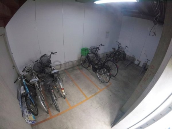 池田市鉢塚３丁目のマンション