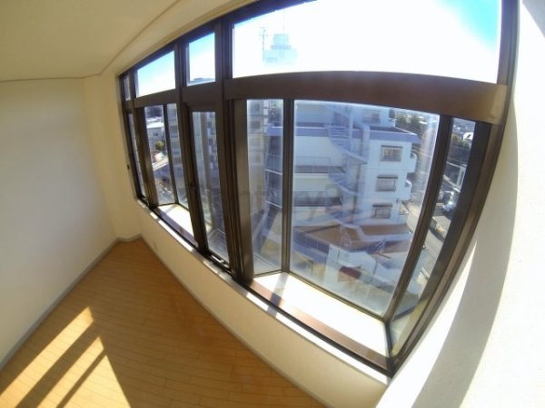 池田市鉢塚３丁目のマンション