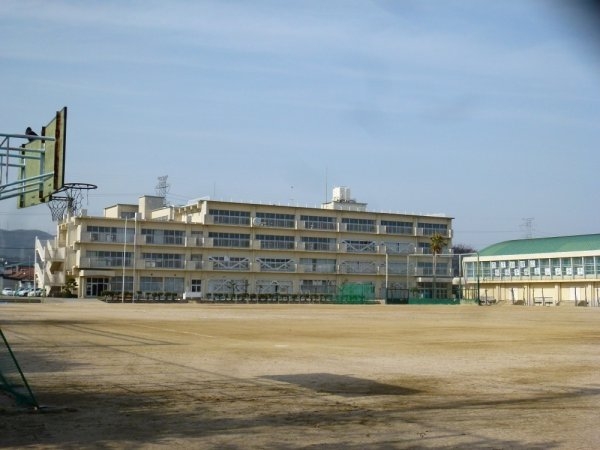 宝塚市安倉南3丁目のマンション(宝塚市立 安倉中学校)