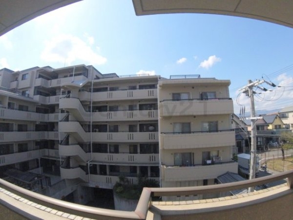 伊丹市千僧３丁目のマンション