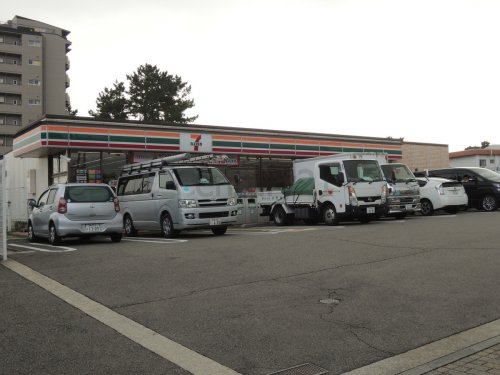 伊丹市池尻6丁目のアパート(セブン-イレブン西宮田近野町店)