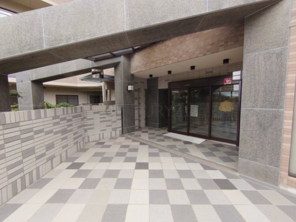 宝塚市すみれガ丘２丁目のマンション