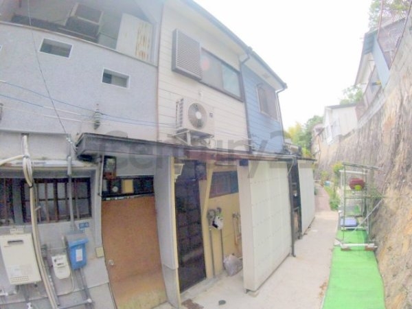 宝塚市花屋敷荘園１丁目のテラスハウス