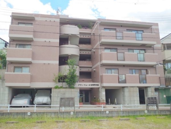 宝塚市小浜５丁目のマンション